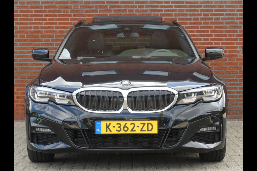 BMW 3 Serie Touring 320d M-Pakket Panoramadak/Trekhaak/LED