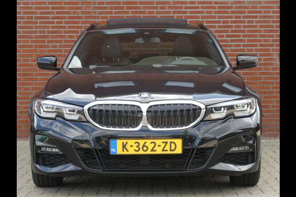 BMW 3 Serie Touring 320d M-Pakket Panoramadak/Trekhaak/LED