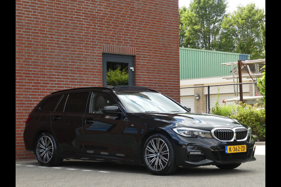 BMW 3 Serie Touring 320d M-Pakket Panoramadak/Trekhaak/LED