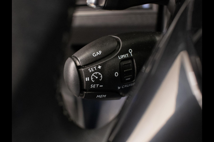 Peugeot 5008 1.2 PureTech Allure Sport 7p. (APPLE CARPLAY,NAVI,CAMERA,CRUISE,LED,CLIMATE,SFEERVERLICHTING,DAB,GETINT,SPORTSTOELEN)