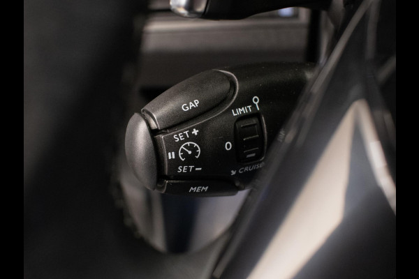Peugeot 5008 1.2 PureTech Allure Sport 7p. (APPLE CARPLAY,NAVI,CAMERA,CRUISE,LED,CLIMATE,SFEERVERLICHTING,DAB,GETINT,SPORTSTOELEN)