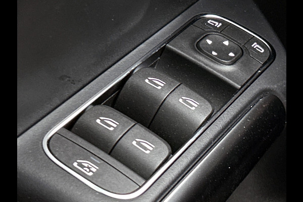 Mercedes-Benz EQA 250+ Business Solution 71 kWh | Parkeerpakket met achteruitrijcamera | Extra USB-poorten | Zitcomfortpakket | Sfeerverlichting | EASY PACK achterklep | Stoelverwarming voor | Licht- en zicht pakket |