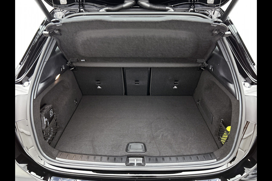 Mercedes-Benz EQA 250+ Business Solution 71 kWh | Parkeerpakket met achteruitrijcamera | Extra USB-poorten | Zitcomfortpakket | Sfeerverlichting | EASY PACK achterklep | Stoelverwarming voor | Licht- en zicht pakket |