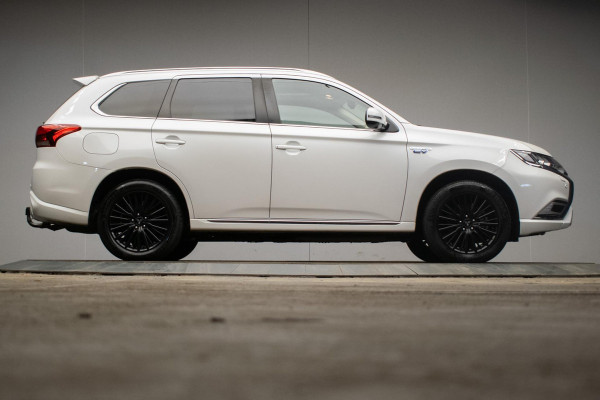 Mitsubishi Outlander 2.4 PHEV Instyle+ Sport (PANORAMADAK,APPLE CARPLAY,NAVI,STOEL/STUURVERWARMING,360VIEW,KEYLESS,LED,CRUISE,DAB)