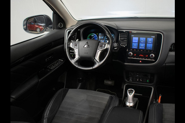 Mitsubishi Outlander 2.4 PHEV Instyle+ Sport (PANORAMADAK,APPLE CARPLAY,NAVI,STOEL/STUURVERWARMING,360VIEW,KEYLESS,LED,CRUISE,DAB)