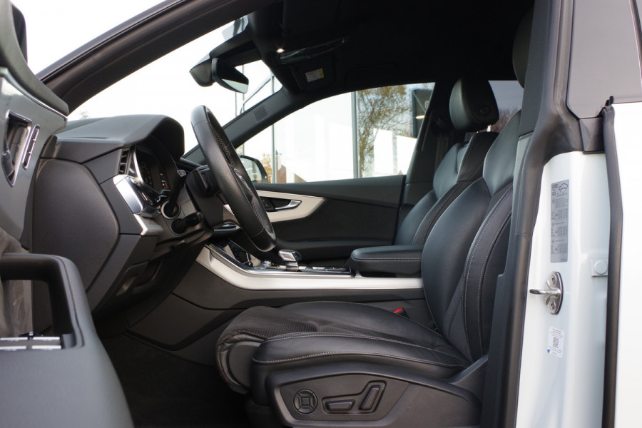 Audi Q8 60 TFSI e 463 PK Quattro Competition Plug-In Hybride, Elek. Trekhaak, Camera, B&O Sound, HUD