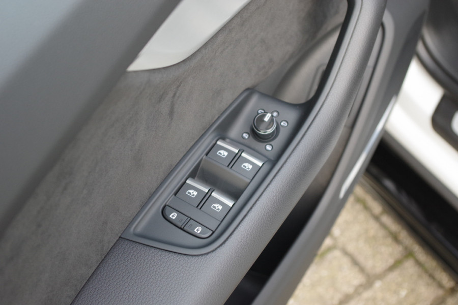 Audi Q8 60 TFSI e 463 PK Quattro Competition Plug-In Hybride, Elek. Trekhaak, Camera, B&O Sound, HUD