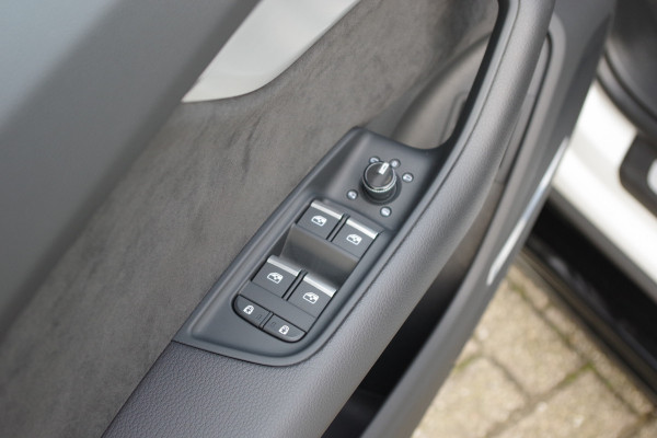 Audi Q8 60 TFSI e 463 PK Quattro Competition Plug-In Hybride, Elek. Trekhaak, Camera, B&O Sound, HUD