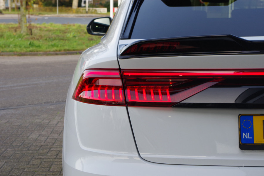 Audi Q8 60 TFSI e 463 PK Quattro Competition Plug-In Hybride, Elek. Trekhaak, Camera, B&O Sound, HUD