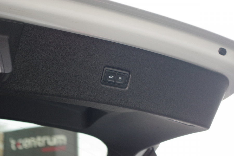 Audi Q8 60 TFSI e 463 PK Quattro Competition Plug-In Hybride, Elek. Trekhaak, Camera, B&O Sound, HUD