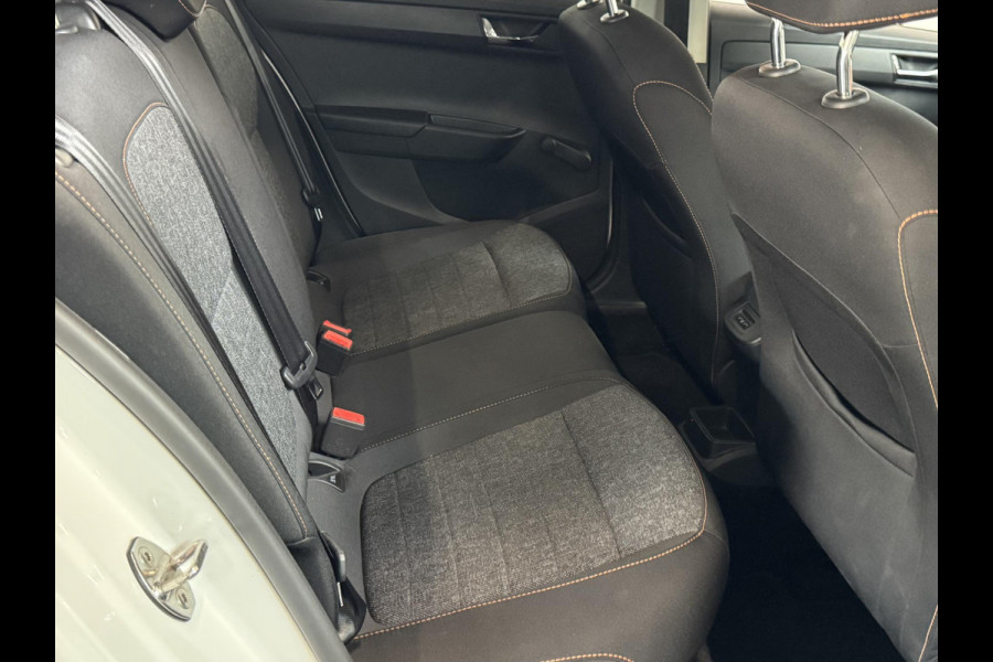 Škoda Fabia Combi 1.0 TSI DSG Business Edition Trekhaak Navigatie Apple Carplay/Android Auto Parkeersensoren achter Stoelverwarming Cruise Control Airco