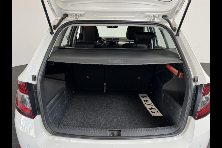 Škoda Fabia Combi 1.0 TSI DSG Business Edition Trekhaak Navigatie Apple Carplay/Android Auto Parkeersensoren achter Stoelverwarming Cruise Control Airco