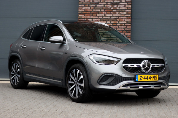 Mercedes-Benz GLA 250 e Business Solution Luxury Limited | Distronic+ | Panoramadak | Trekhaak | Memory | Burmester | Leder | Camera | Augmented Reality | Verwarmd Stuurwiel |
