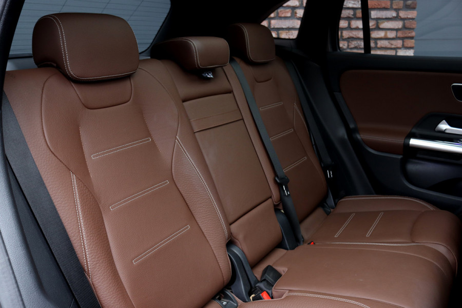 Mercedes-Benz GLA 250 e Business Solution Luxury Limited | Distronic+ | Panoramadak | Trekhaak | Memory | Burmester | Leder | Camera | Augmented Reality | Verwarmd Stuurwiel |