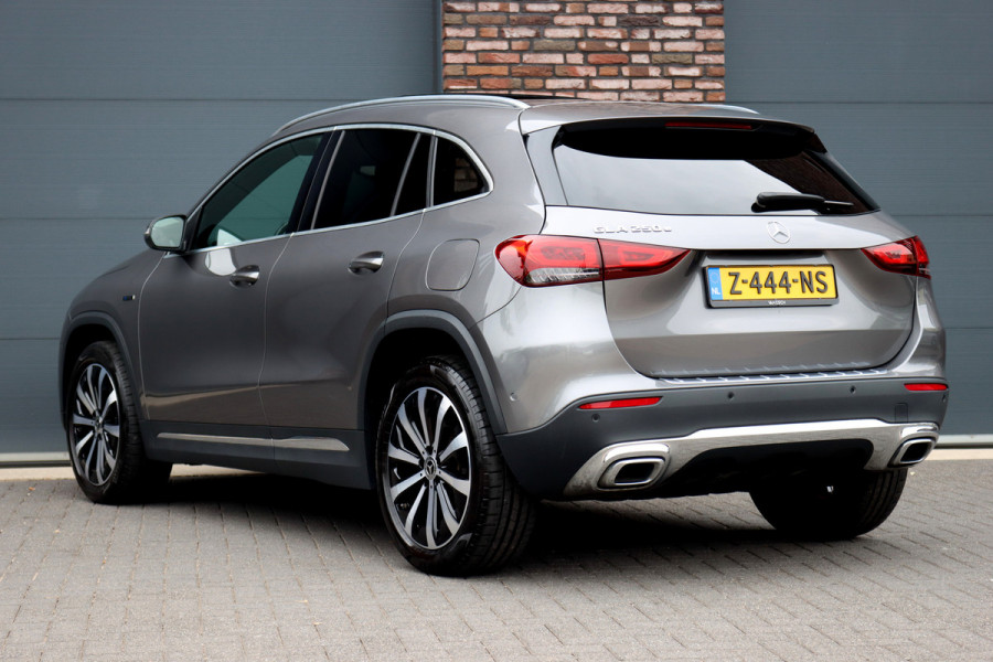 Mercedes-Benz GLA 250 e Business Solution Luxury Limited | Distronic+ | Panoramadak | Trekhaak | Memory | Burmester | Leder | Camera | Augmented Reality | Verwarmd Stuurwiel |