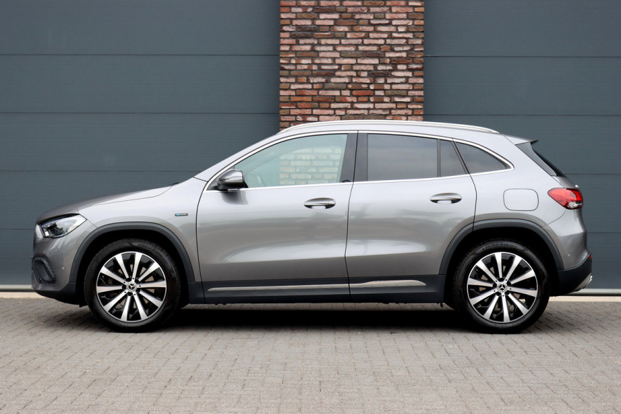 Mercedes-Benz GLA 250 e Business Solution Luxury Limited | Distronic+ | Panoramadak | Trekhaak | Memory | Burmester | Leder | Camera | Augmented Reality | Verwarmd Stuurwiel |