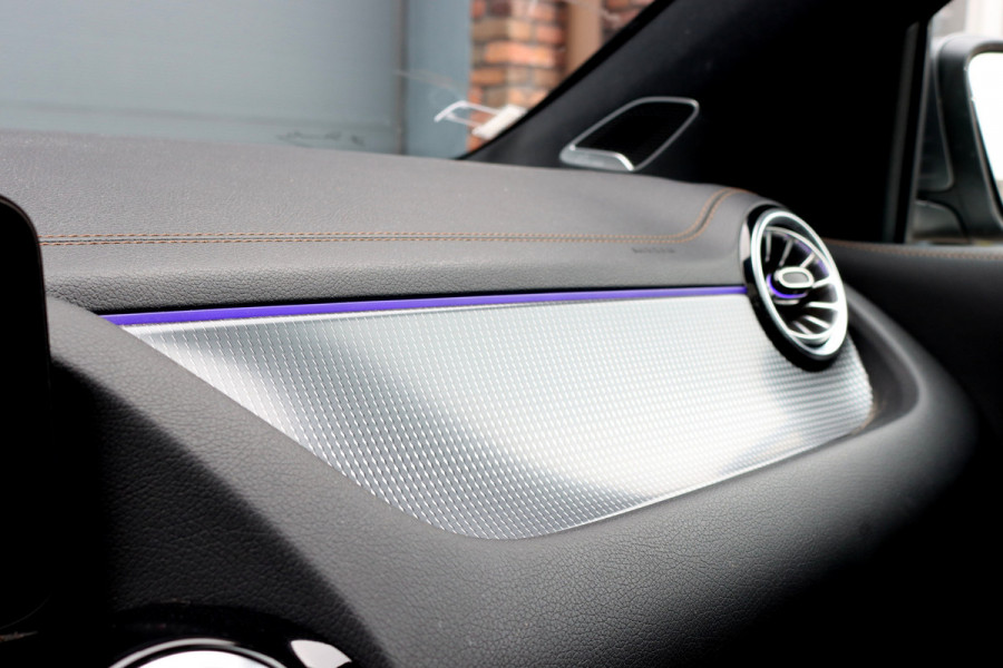Mercedes-Benz GLA 250 e Business Solution Luxury Limited | Distronic+ | Panoramadak | Trekhaak | Memory | Burmester | Leder | Camera | Augmented Reality | Verwarmd Stuurwiel |