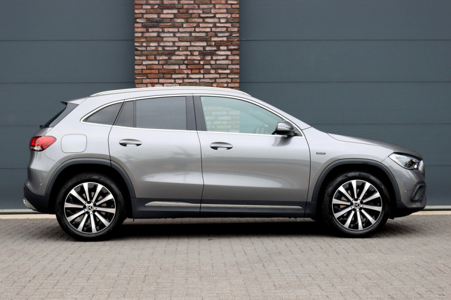Mercedes-Benz GLA 250 e Business Solution Luxury Limited | Distronic+ | Panoramadak | Trekhaak | Memory | Burmester | Leder | Camera | Augmented Reality | Verwarmd Stuurwiel |