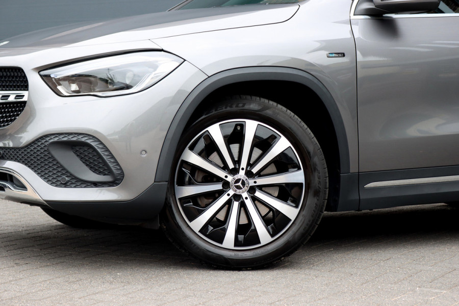 Mercedes-Benz GLA 250 e Business Solution Luxury Limited | Distronic+ | Panoramadak | Trekhaak | Memory | Burmester | Leder | Camera | Augmented Reality | Verwarmd Stuurwiel |