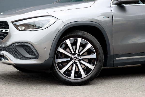 Mercedes-Benz GLA 250 e Business Solution Luxury Limited | Distronic+ | Panoramadak | Trekhaak | Memory | Burmester | Leder | Camera | Augmented Reality | Verwarmd Stuurwiel |