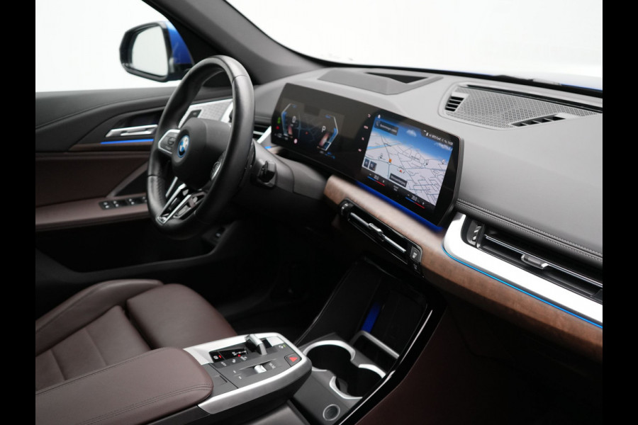BMW X1 xDrive30e M Sport Plug In Hybrid 327pk Dealer O.H PHEV | Head Up | Adaptive Cruise | M Sportstuur | 360 Camera | Harman Kardon | Lederen Sportstoelen Massage & Memory | Apple Carplay | Navigatie| Virtual | DAB |