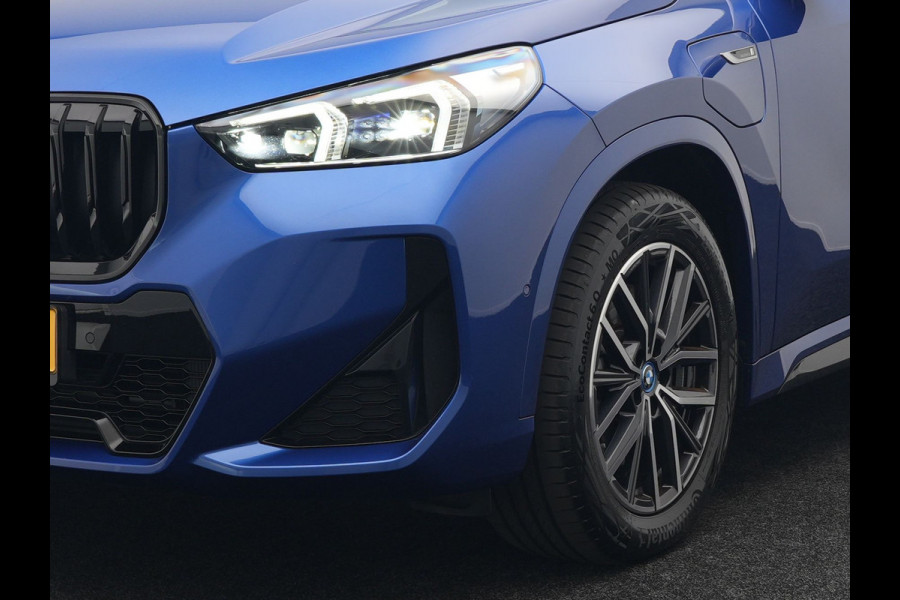 BMW X1 xDrive30e M Sport Plug In Hybrid 327pk Dealer O.H PHEV | Head Up | Adaptive Cruise | M Sportstuur | 360 Camera | Harman Kardon | Lederen Sportstoelen Massage & Memory | Apple Carplay | Navigatie| Virtual | DAB |