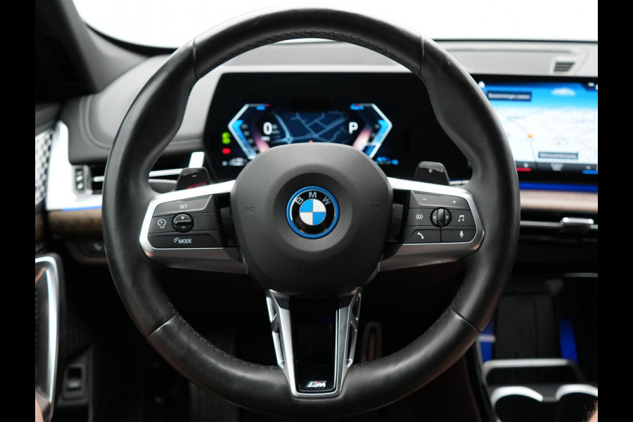 BMW X1 xDrive30e M Sport Plug In Hybrid 327pk Dealer O.H PHEV | Head Up | Adaptive Cruise | M Sportstuur | 360 Camera | Harman Kardon | Lederen Sportstoelen Massage & Memory | Apple Carplay | Navigatie| Virtual | DAB |