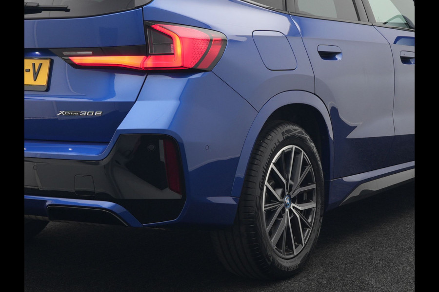 BMW X1 xDrive30e M Sport Plug In Hybrid 327pk Dealer O.H PHEV | Head Up | Adaptive Cruise | M Sportstuur | 360 Camera | Harman Kardon | Lederen Sportstoelen Massage & Memory | Apple Carplay | Navigatie| Virtual | DAB |