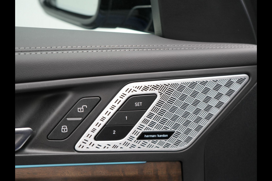 BMW X1 xDrive30e M Sport Plug In Hybrid 327pk Dealer O.H PHEV | Head Up | Adaptive Cruise | M Sportstuur | 360 Camera | Harman Kardon | Lederen Sportstoelen Massage & Memory | Apple Carplay | Navigatie| Virtual | DAB |