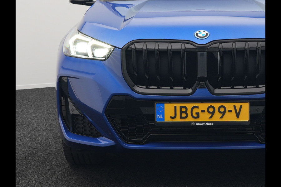 BMW X1 xDrive30e M Sport Plug In Hybrid 327pk Dealer O.H PHEV | Head Up | Adaptive Cruise | M Sportstuur | 360 Camera | Harman Kardon | Lederen Sportstoelen Massage & Memory | Apple Carplay | Navigatie| Virtual | DAB |