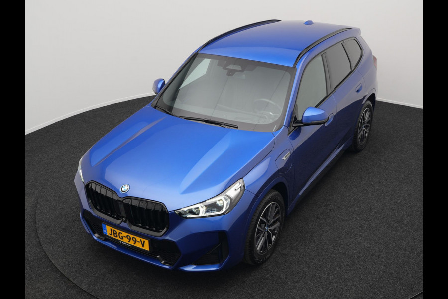 BMW X1 xDrive30e M Sport Plug In Hybrid 327pk Dealer O.H PHEV | Head Up | Adaptive Cruise | M Sportstuur | 360 Camera | Harman Kardon | Lederen Sportstoelen Massage & Memory | Apple Carplay | Navigatie| Virtual | DAB |