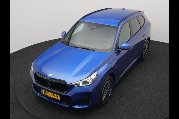 BMW X1 xDrive30e M Sport Plug In Hybrid 327pk Dealer O.H PHEV | Head Up | Adaptive Cruise | M Sportstuur | 360 Camera | Harman Kardon | Lederen Sportstoelen Massage & Memory | Apple Carplay | Navigatie| Virtual | DAB |