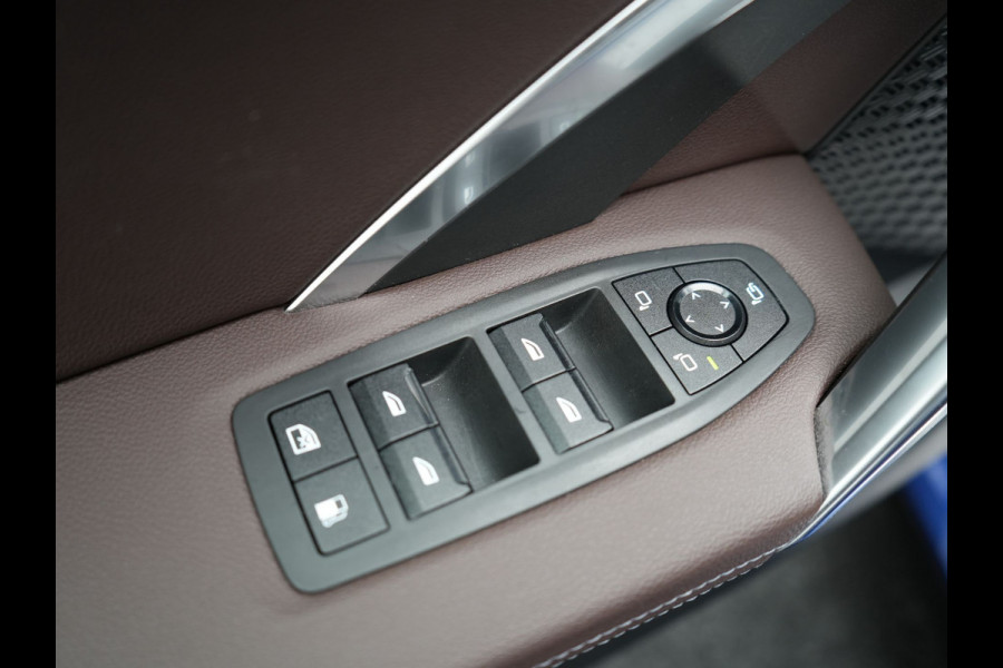 BMW X1 xDrive30e M Sport Plug In Hybrid 327pk Dealer O.H PHEV | Head Up | Adaptive Cruise | M Sportstuur | 360 Camera | Harman Kardon | Lederen Sportstoelen Massage & Memory | Apple Carplay | Navigatie| Virtual | DAB |