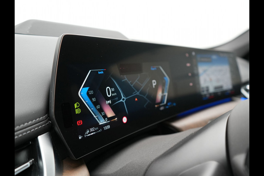 BMW X1 xDrive30e M Sport Plug In Hybrid 327pk Dealer O.H PHEV | Head Up | Adaptive Cruise | M Sportstuur | 360 Camera | Harman Kardon | Lederen Sportstoelen Massage & Memory | Apple Carplay | Navigatie| Virtual | DAB |