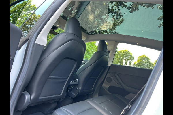 Tesla Model Y RWD 58 kWh 93% SOH Trekhaak BTW Auto 1e Eigenaar Rijklaarprijs!
