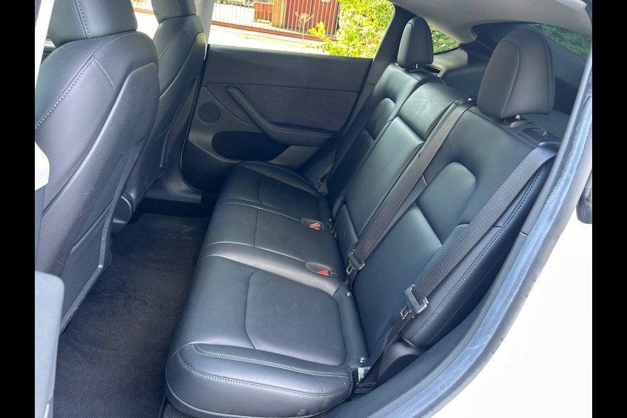 Tesla Model Y RWD 58 kWh 93% SOH Trekhaak BTW Auto 1e Eigenaar Rijklaarprijs!