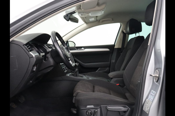 Volkswagen Passat 1.4 TSI Comfortline | Stoelverwarming | Trekhaak | Adaptive cruise | Climate control | Navigatie | Parkeerhulp | Bluetooth | DAB