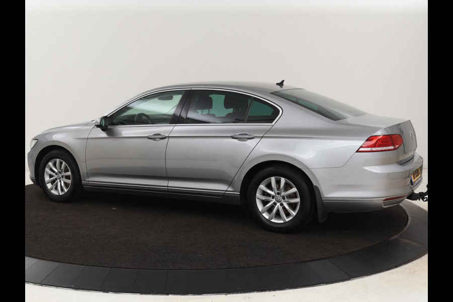 Volkswagen Passat 1.4 TSI Comfortline | Stoelverwarming | Trekhaak | Adaptive cruise | Climate control | Navigatie | Parkeerhulp | Bluetooth | DAB