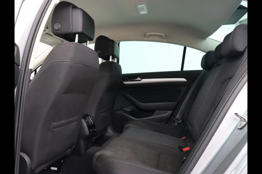 Volkswagen Passat 1.4 TSI Comfortline | Stoelverwarming | Trekhaak | Adaptive cruise | Climate control | Navigatie | Parkeerhulp | Bluetooth | DAB