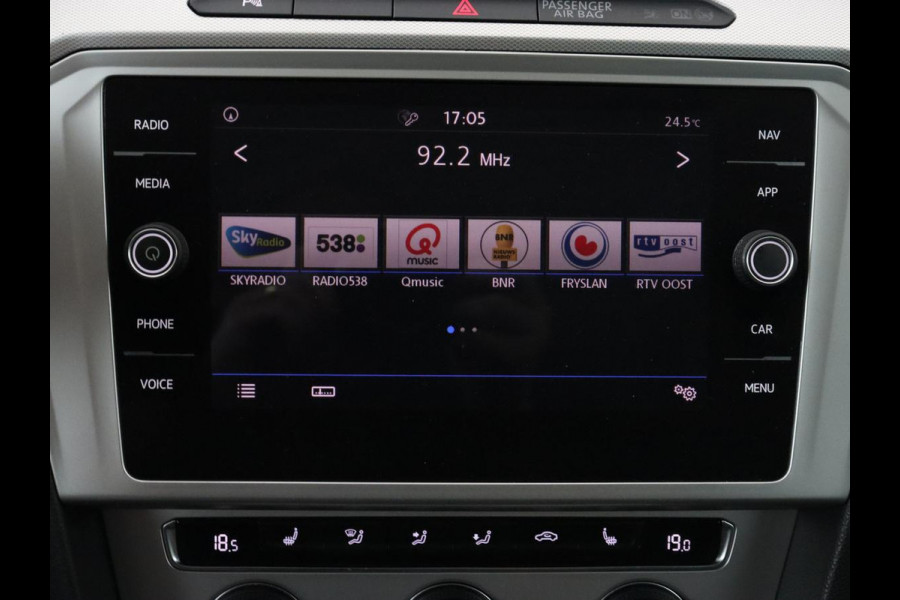 Volkswagen Passat 1.4 TSI Comfortline | Stoelverwarming | Trekhaak | Adaptive cruise | Climate control | Navigatie | Parkeerhulp | Bluetooth | DAB