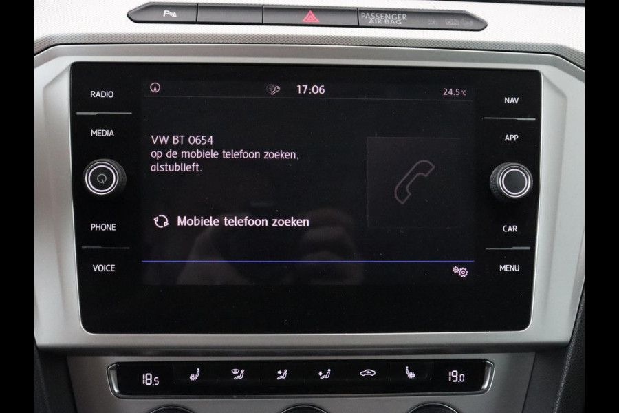 Volkswagen Passat 1.4 TSI Comfortline | Stoelverwarming | Trekhaak | Adaptive cruise | Climate control | Navigatie | Parkeerhulp | Bluetooth | DAB