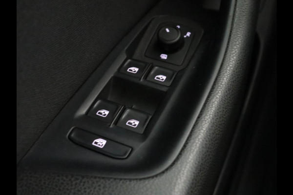 Volkswagen Passat 1.4 TSI Comfortline | Stoelverwarming | Trekhaak | Adaptive cruise | Climate control | Navigatie | Parkeerhulp | Bluetooth | DAB