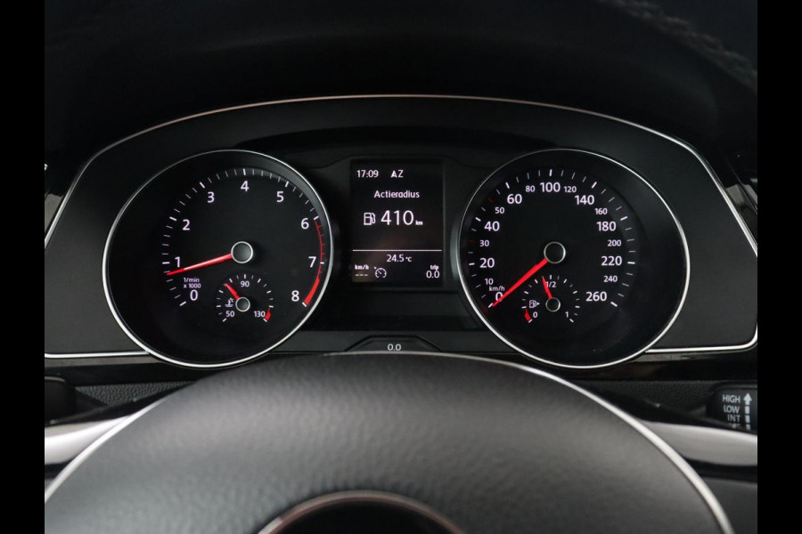 Volkswagen Passat 1.4 TSI Comfortline | Stoelverwarming | Trekhaak | Adaptive cruise | Climate control | Navigatie | Parkeerhulp | Bluetooth | DAB