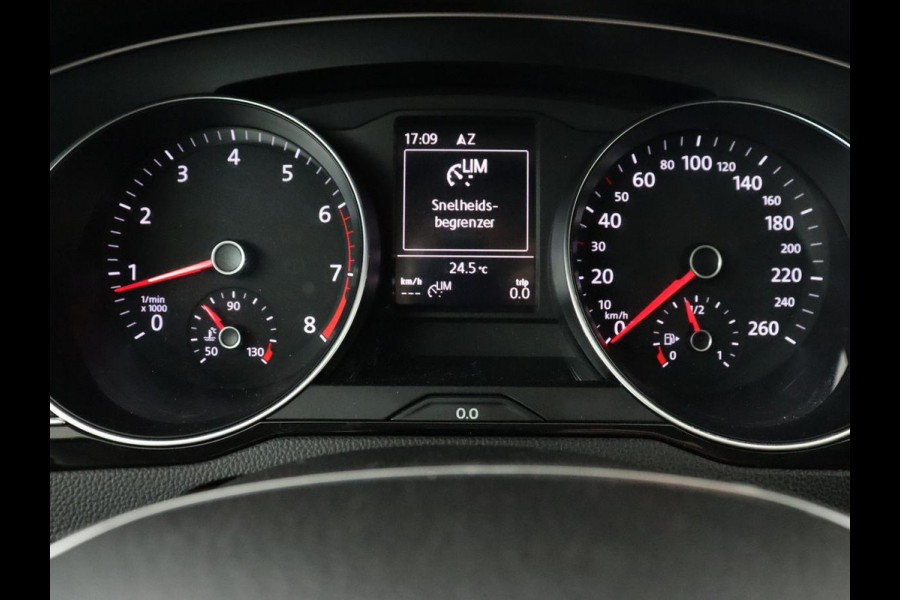Volkswagen Passat 1.4 TSI Comfortline | Stoelverwarming | Trekhaak | Adaptive cruise | Climate control | Navigatie | Parkeerhulp | Bluetooth | DAB