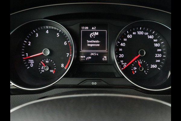 Volkswagen Passat 1.4 TSI Comfortline | Stoelverwarming | Trekhaak | Adaptive cruise | Climate control | Navigatie | Parkeerhulp | Bluetooth | DAB