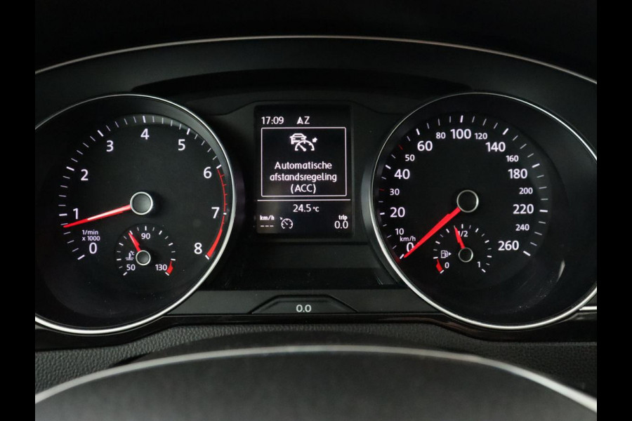 Volkswagen Passat 1.4 TSI Comfortline | Stoelverwarming | Trekhaak | Adaptive cruise | Climate control | Navigatie | Parkeerhulp | Bluetooth | DAB