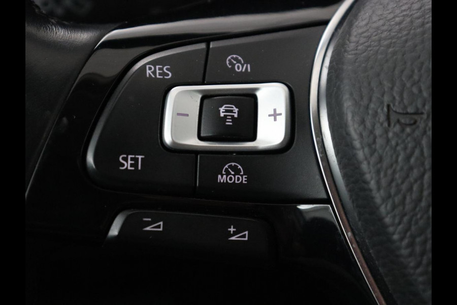 Volkswagen Passat 1.4 TSI Comfortline | Stoelverwarming | Trekhaak | Adaptive cruise | Climate control | Navigatie | Parkeerhulp | Bluetooth | DAB