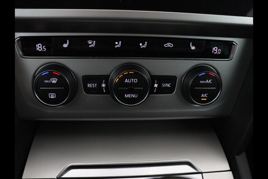 Volkswagen Passat 1.4 TSI Comfortline | Stoelverwarming | Trekhaak | Adaptive cruise | Climate control | Navigatie | Parkeerhulp | Bluetooth | DAB