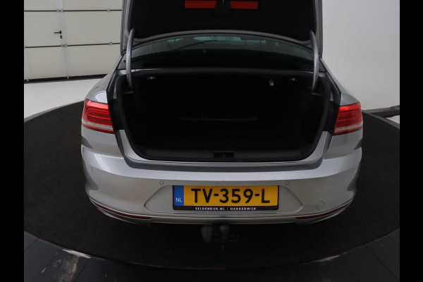 Volkswagen Passat 1.4 TSI Comfortline | Stoelverwarming | Trekhaak | Adaptive cruise | Climate control | Navigatie | Parkeerhulp | Bluetooth | DAB