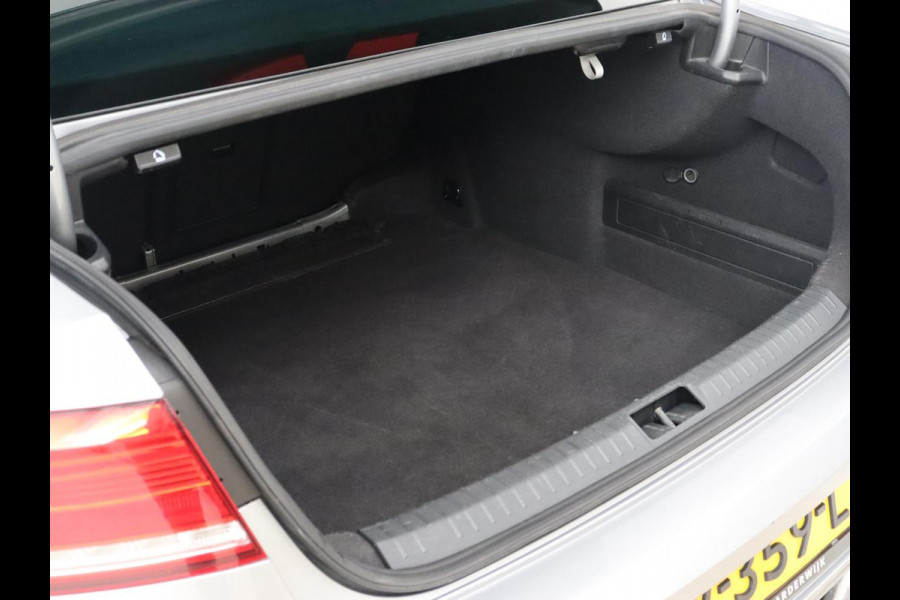Volkswagen Passat 1.4 TSI Comfortline | Stoelverwarming | Trekhaak | Adaptive cruise | Climate control | Navigatie | Parkeerhulp | Bluetooth | DAB